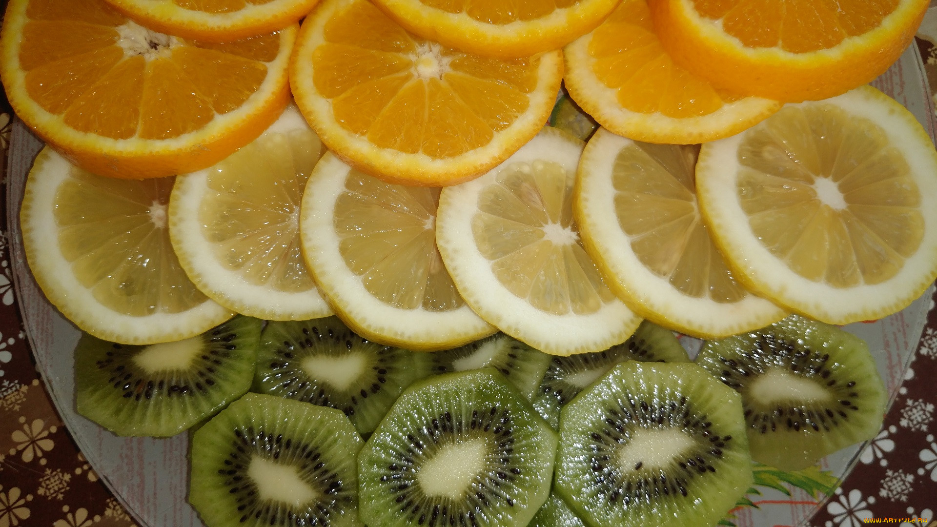 Нарезка фруктов апельсин киви
